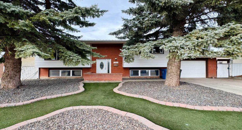 1251 St Catherine Road, Lethbridge, Alberta T1H 4E9, 3 Bedrooms Bedrooms, ,2 BathroomsBathrooms,Residential,For Sale,St Catherine,A2289681