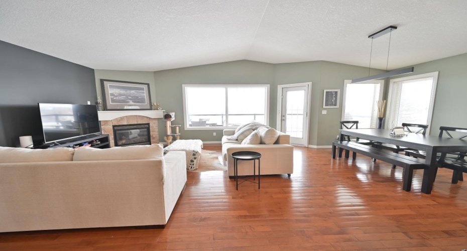 77 Pondside Crescent, Blackfalds, Alberta T4M 0G3, 4 Bedrooms Bedrooms, ,3 BathroomsBathrooms,Residential,For Sale,Pondside,A2290258