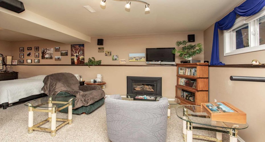 10 Patterson Crescent, Red Deer, Alberta T4P 1J5, 3 Bedrooms Bedrooms, ,2 BathroomsBathrooms,Residential,For Sale,Patterson,A2290413