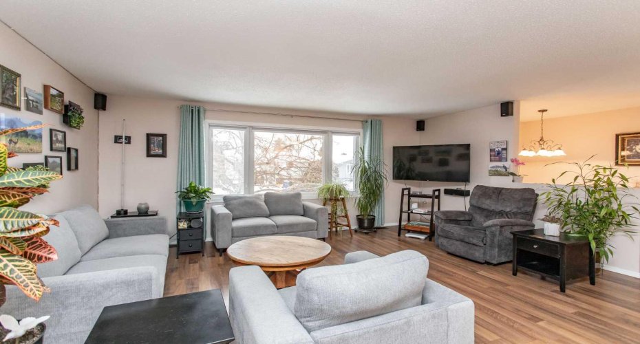 10 Patterson Crescent, Red Deer, Alberta T4P 1J5, 3 Bedrooms Bedrooms, ,2 BathroomsBathrooms,Residential,For Sale,Patterson,A2290413