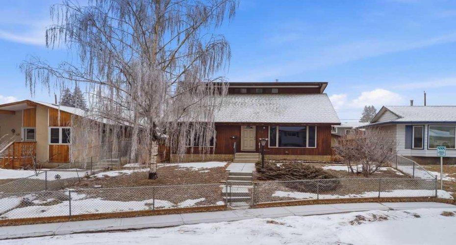 64 Doverview Place, Calgary, Alberta T2B 1Z5, 3 Bedrooms Bedrooms, ,2 BathroomsBathrooms,Residential,For Sale,Doverview,A2291081