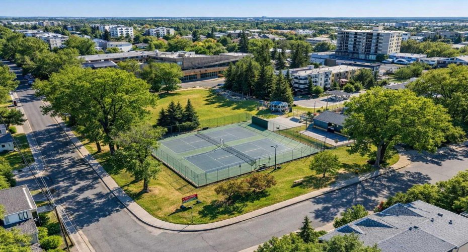 Community tennis courts only one block away