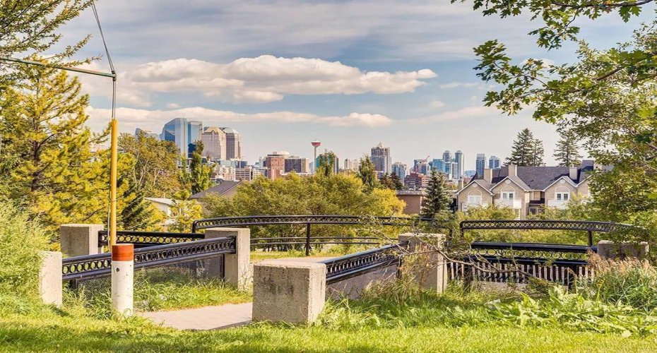 Park close by with fabulous city view