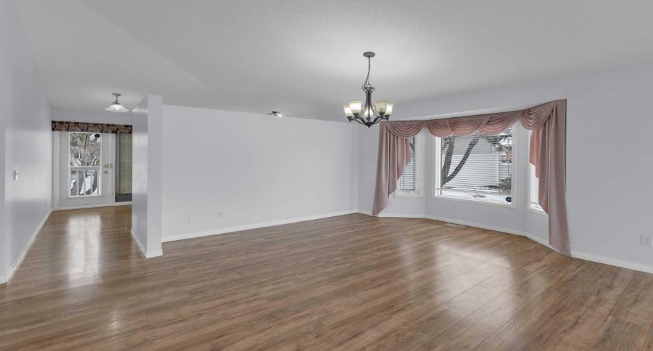 200 Sandstone Drive, Calgary, Alberta T3K 4N7, 2 Bedrooms Bedrooms, ,2 BathroomsBathrooms,Residential,For Sale,Sandstone,A2293170