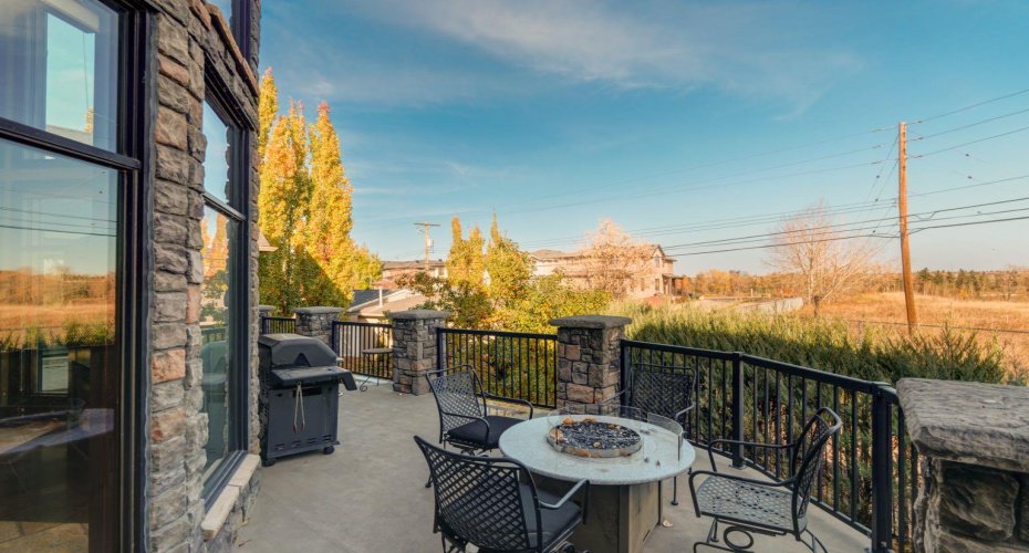 2248 9 Avenue, Calgary, Alberta T2G 5P7, 4 Bedrooms Bedrooms, ,5 BathroomsBathrooms,Residential,For Sale,9,A2293171