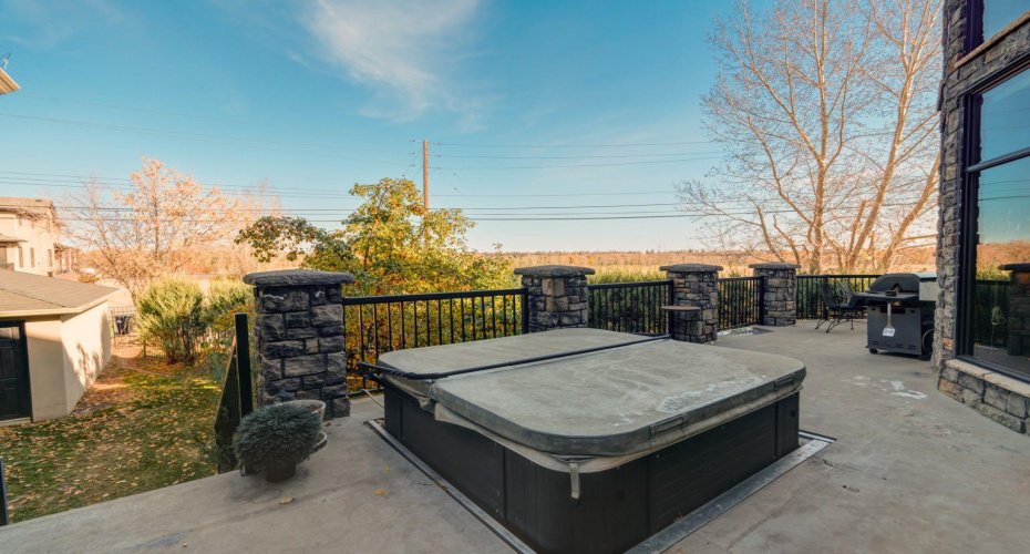 2248 9 Avenue, Calgary, Alberta T2G 5P7, 4 Bedrooms Bedrooms, ,5 BathroomsBathrooms,Residential,For Sale,9,A2293171