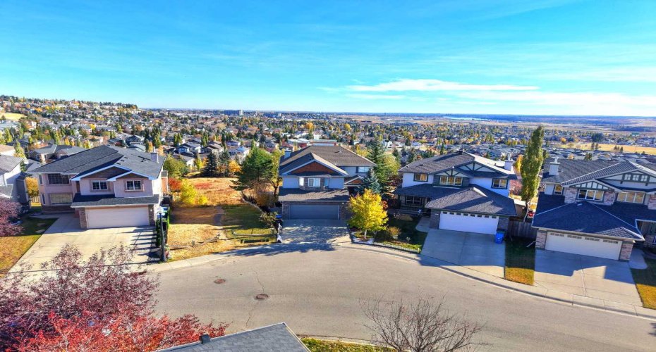 146 Springbluff Heights, Calgary, Alberta T3H 5B7, 4 Bedrooms Bedrooms, ,4 BathroomsBathrooms,Residential,For Sale,Springbluff,A2293274