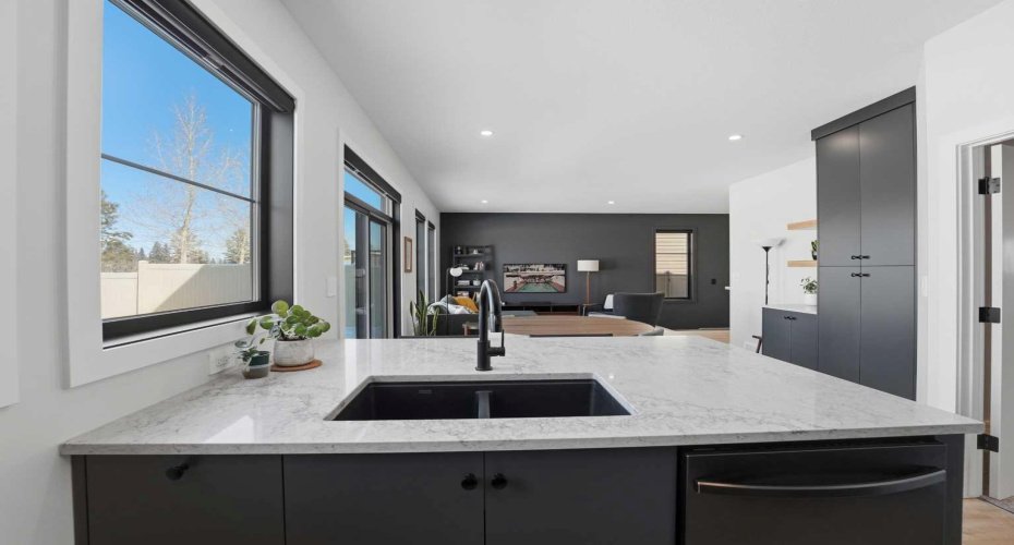 183 Ellington Crescent, Red Deer, Alberta T4P 3C9, 3 Bedrooms Bedrooms, ,3 BathroomsBathrooms,Residential,For Sale,Ellington,A2293344