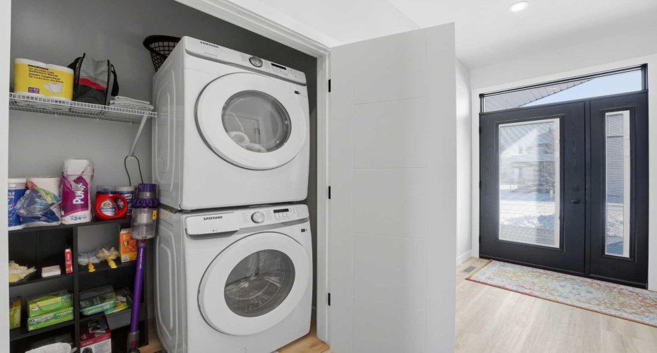 183 Ellington Crescent, Red Deer, Alberta T4P 3C9, 3 Bedrooms Bedrooms, ,3 BathroomsBathrooms,Residential,For Sale,Ellington,A2293344