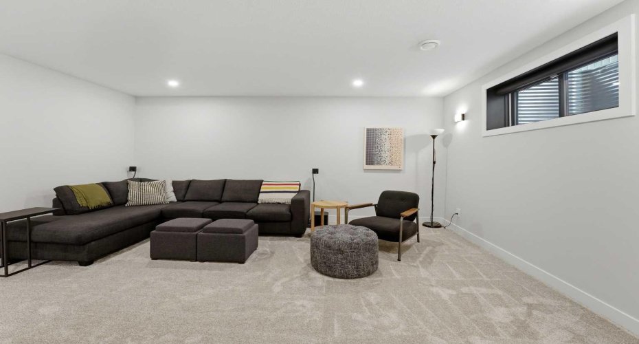 183 Ellington Crescent, Red Deer, Alberta T4P 3C9, 3 Bedrooms Bedrooms, ,3 BathroomsBathrooms,Residential,For Sale,Ellington,A2293344