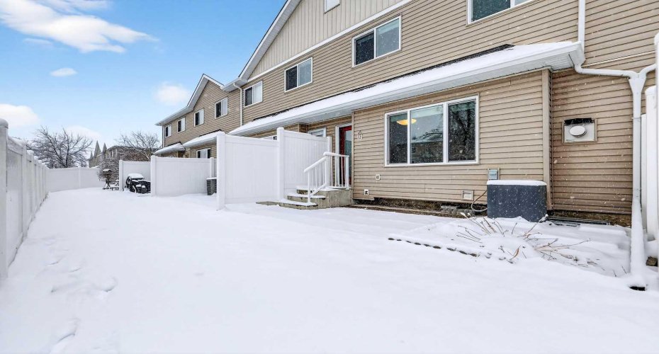 11 Chaparral Ridge Terrace, Calgary, Alberta T2X 3N6, 2 Bedrooms Bedrooms, ,2 BathroomsBathrooms,Residential,For Sale,Chaparral Ridge,A2293381