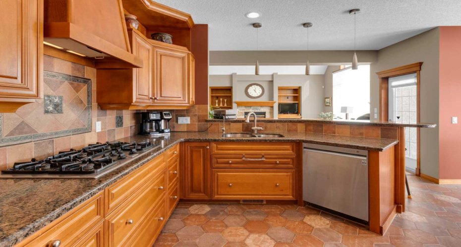 222 Ross Avenue, Cochrane, Alberta T4C1Z3, 4 Bedrooms Bedrooms, ,3 BathroomsBathrooms,Residential,For Sale,Ross,A2293461