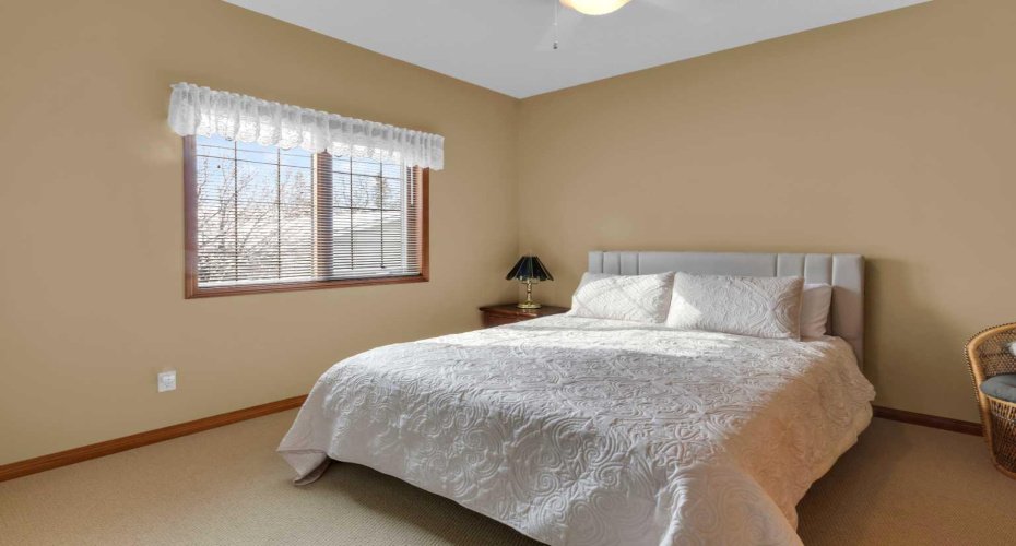 222 Ross Avenue, Cochrane, Alberta T4C1Z3, 4 Bedrooms Bedrooms, ,3 BathroomsBathrooms,Residential,For Sale,Ross,A2293461