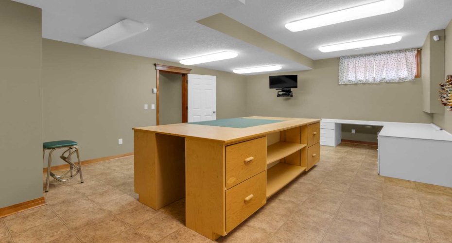 table stays with the home