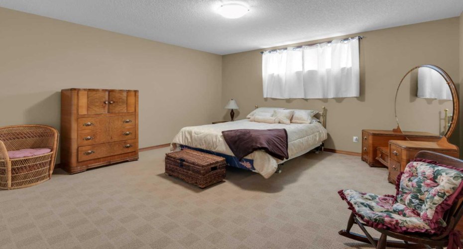 222 Ross Avenue, Cochrane, Alberta T4C1Z3, 4 Bedrooms Bedrooms, ,3 BathroomsBathrooms,Residential,For Sale,Ross,A2293461