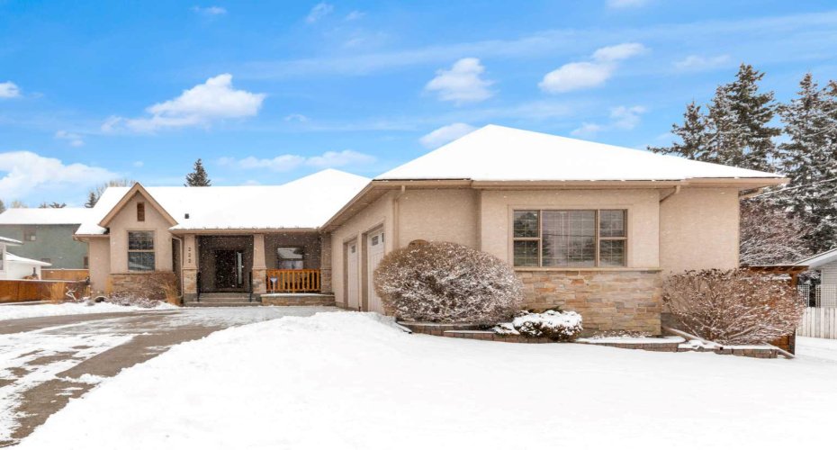 222 Ross Avenue, Cochrane, Alberta T4C1Z3, 4 Bedrooms Bedrooms, ,3 BathroomsBathrooms,Residential,For Sale,Ross,A2293461