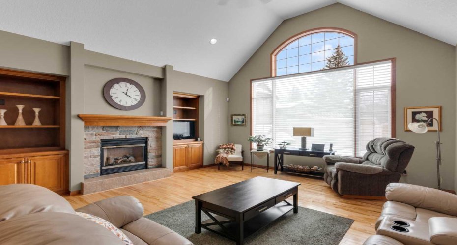 Spacious living room