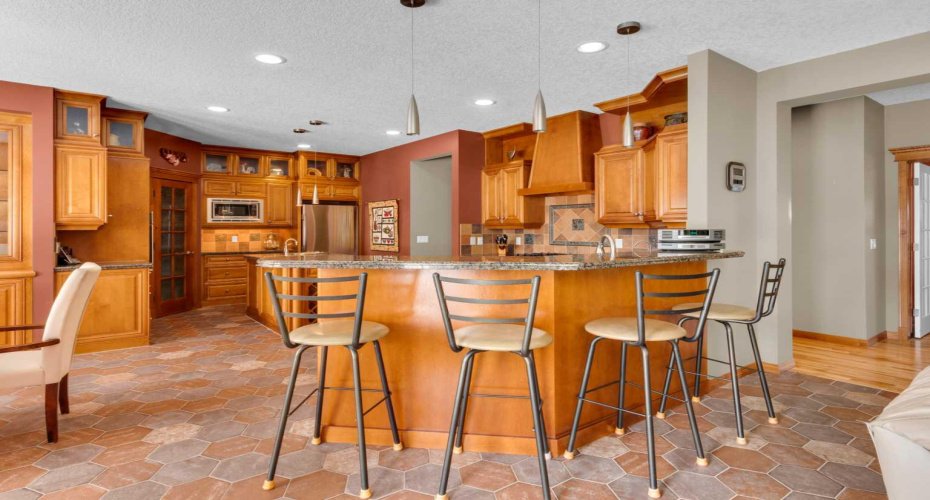 222 Ross Avenue, Cochrane, Alberta T4C1Z3, 4 Bedrooms Bedrooms, ,3 BathroomsBathrooms,Residential,For Sale,Ross,A2293461