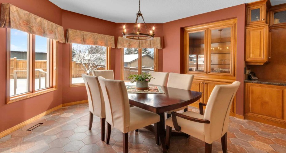 222 Ross Avenue, Cochrane, Alberta T4C1Z3, 4 Bedrooms Bedrooms, ,3 BathroomsBathrooms,Residential,For Sale,Ross,A2293461