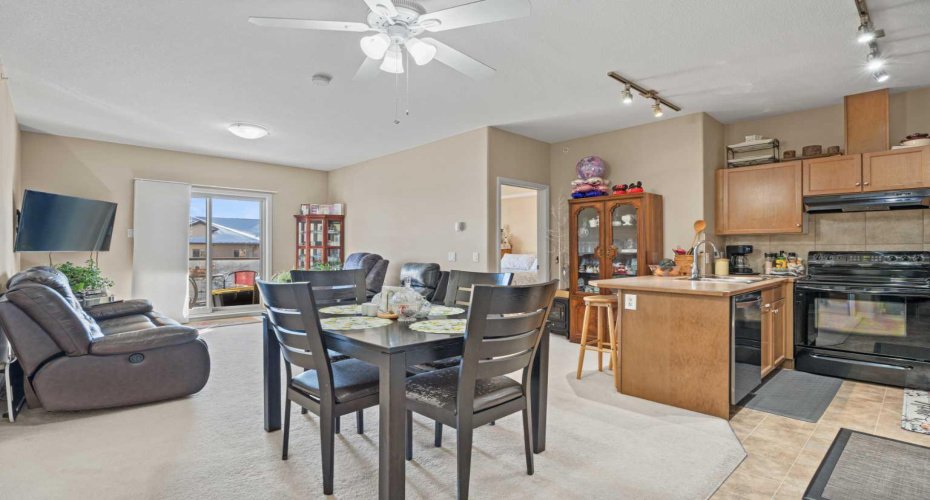 92 Crystal Shores Road, Okotoks, Alberta T1S 2N1, 2 Bedrooms Bedrooms, ,2 BathroomsBathrooms,Residential,For Sale,Crystal Shores,A2293466