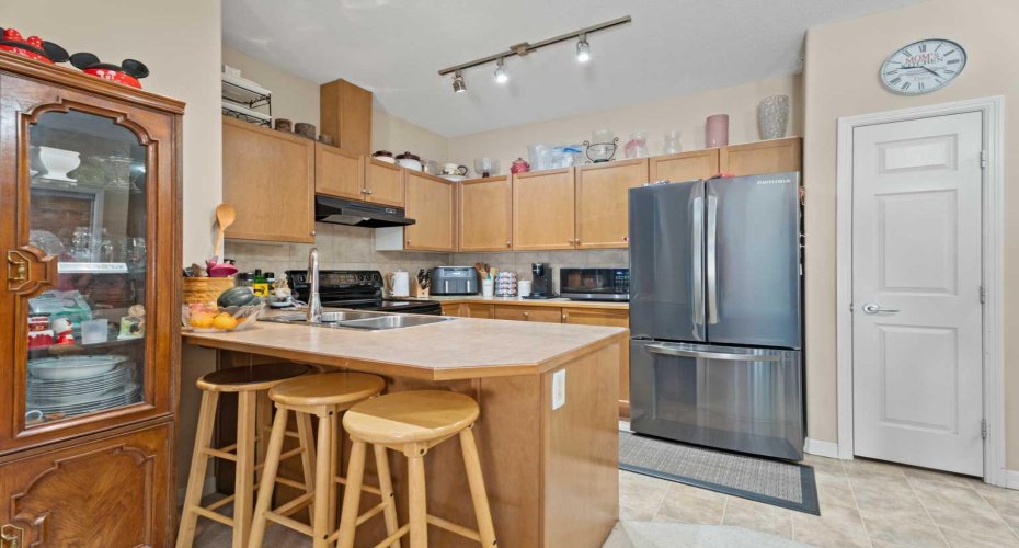 92 Crystal Shores Road, Okotoks, Alberta T1S 2N1, 2 Bedrooms Bedrooms, ,2 BathroomsBathrooms,Residential,For Sale,Crystal Shores,A2293466