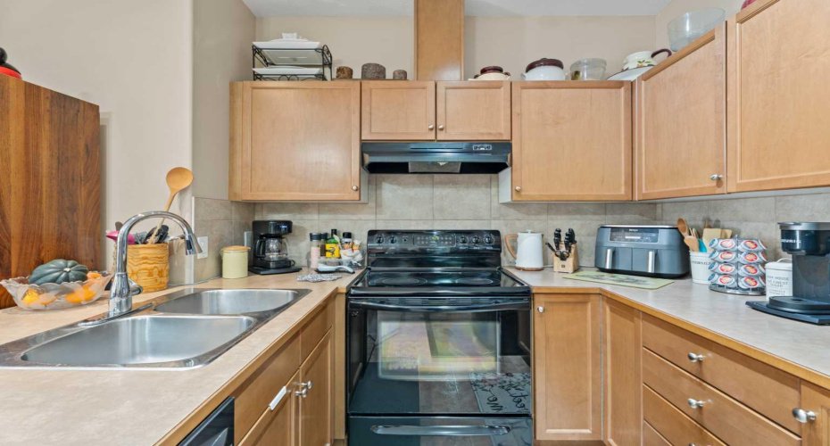 92 Crystal Shores Road, Okotoks, Alberta T1S 2N1, 2 Bedrooms Bedrooms, ,2 BathroomsBathrooms,Residential,For Sale,Crystal Shores,A2293466