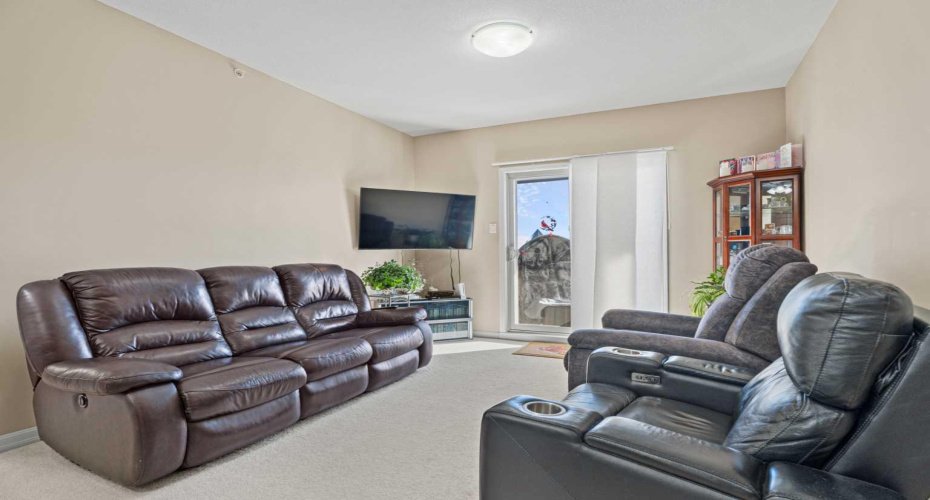 92 Crystal Shores Road, Okotoks, Alberta T1S 2N1, 2 Bedrooms Bedrooms, ,2 BathroomsBathrooms,Residential,For Sale,Crystal Shores,A2293466