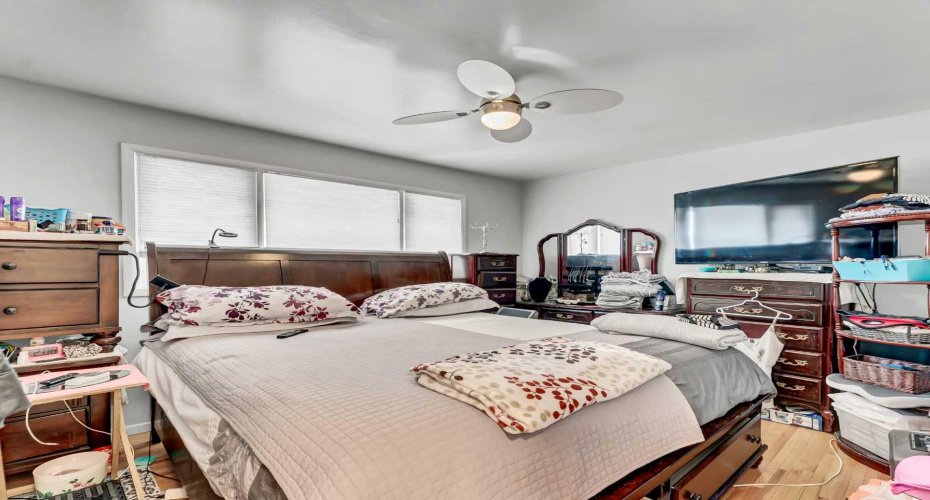 237 7 Street, Medicine Hat, Alberta T1A4K2, 4 Bedrooms Bedrooms, ,2 BathroomsBathrooms,Residential,For Sale,7,A2293578