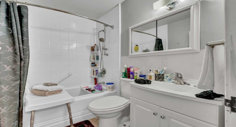 237 7 Street, Medicine Hat, Alberta T1A4K2, 4 Bedrooms Bedrooms, ,2 BathroomsBathrooms,Residential,For Sale,7,A2293578