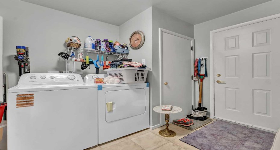 237 7 Street, Medicine Hat, Alberta T1A4K2, 4 Bedrooms Bedrooms, ,2 BathroomsBathrooms,Residential,For Sale,7,A2293578