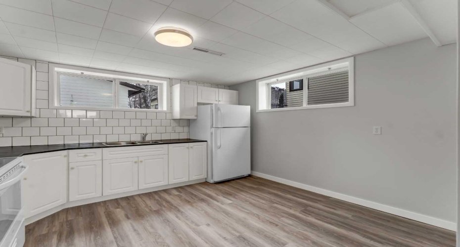 237 7 Street, Medicine Hat, Alberta T1A4K2, 4 Bedrooms Bedrooms, ,2 BathroomsBathrooms,Residential,For Sale,7,A2293578