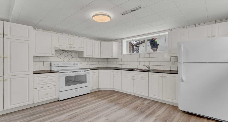 237 7 Street, Medicine Hat, Alberta T1A4K2, 4 Bedrooms Bedrooms, ,2 BathroomsBathrooms,Residential,For Sale,7,A2293578