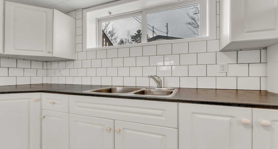 237 7 Street, Medicine Hat, Alberta T1A4K2, 4 Bedrooms Bedrooms, ,2 BathroomsBathrooms,Residential,For Sale,7,A2293578