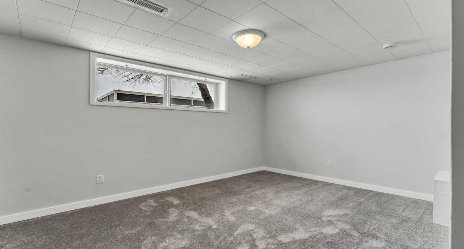 237 7 Street, Medicine Hat, Alberta T1A4K2, 4 Bedrooms Bedrooms, ,2 BathroomsBathrooms,Residential,For Sale,7,A2293578