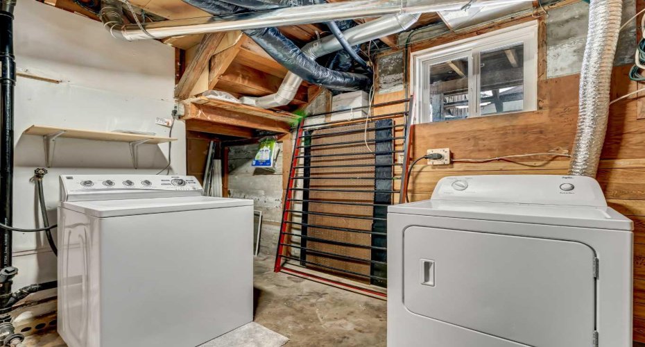 237 7 Street, Medicine Hat, Alberta T1A4K2, 4 Bedrooms Bedrooms, ,2 BathroomsBathrooms,Residential,For Sale,7,A2293578