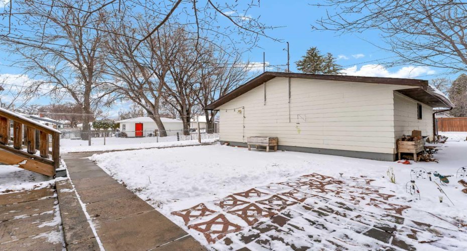 237 7 Street, Medicine Hat, Alberta T1A4K2, 4 Bedrooms Bedrooms, ,2 BathroomsBathrooms,Residential,For Sale,7,A2293578