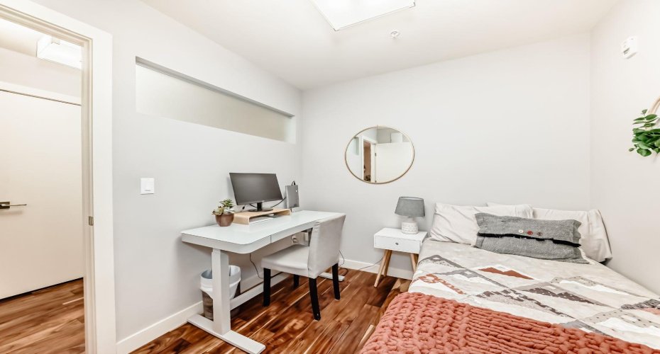 Den, bedroom 2