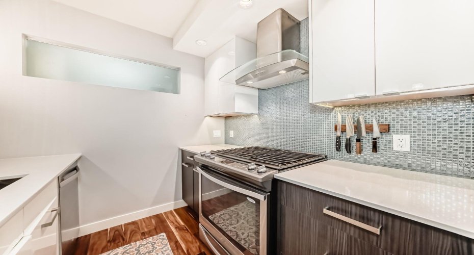 1029 15 Avenue, Calgary, Alberta T2R 0S5, 1 Bedroom Bedrooms, ,2 BathroomsBathrooms,Residential,For Sale,15,A2293605
