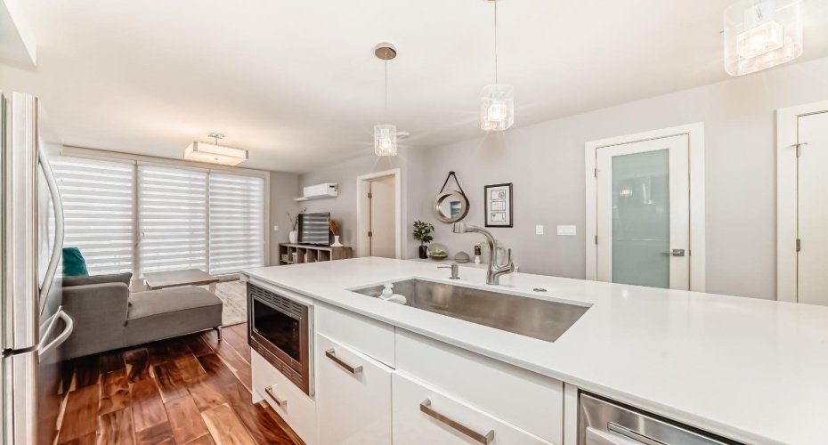 1029 15 Avenue, Calgary, Alberta T2R 0S5, 1 Bedroom Bedrooms, ,2 BathroomsBathrooms,Residential,For Sale,15,A2293605