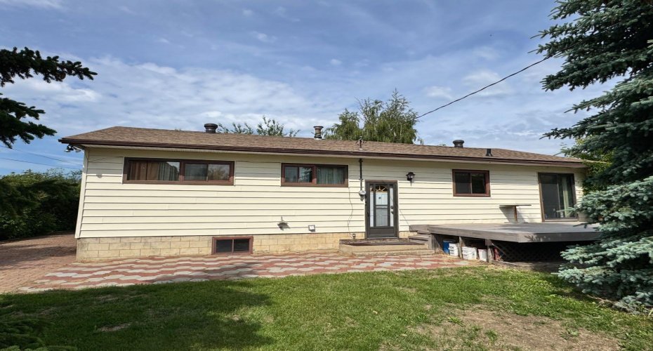 10317 114 Street, Fairview, Alberta T0H 1L0, 4 Bedrooms Bedrooms, ,2 BathroomsBathrooms,Residential,For Sale,114,A2293671