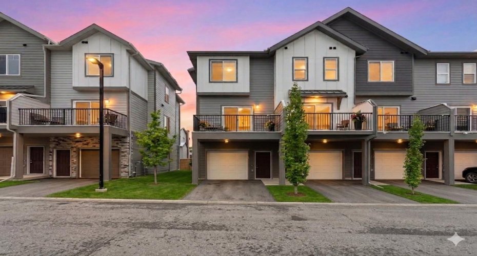 2231 81st Street, Calgary, Alberta T3H 6M4, 3 Bedrooms Bedrooms, ,3 BathroomsBathrooms,Residential,For Sale,81st,A2293829
