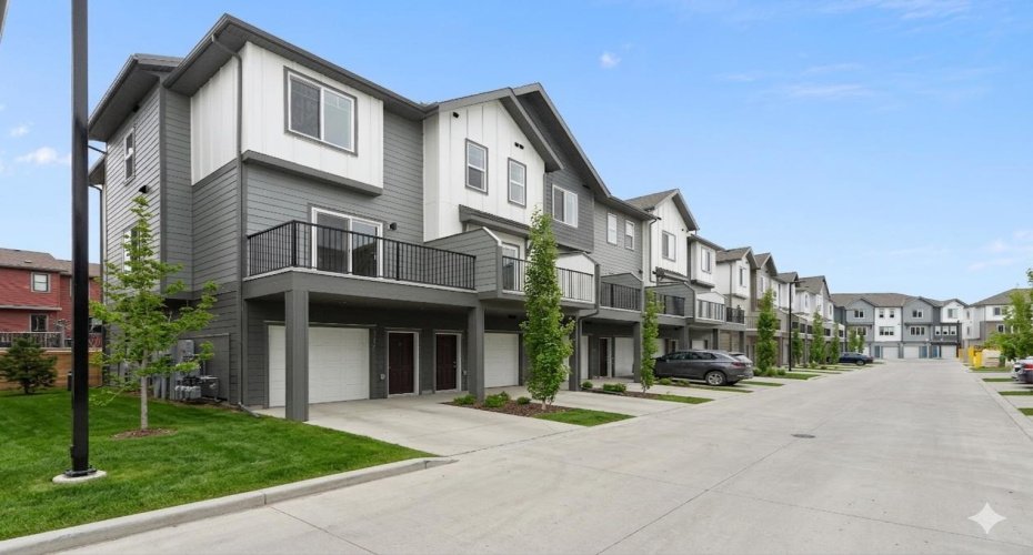 2231 81st Street, Calgary, Alberta T3H 6M4, 3 Bedrooms Bedrooms, ,3 BathroomsBathrooms,Residential,For Sale,81st,A2293829