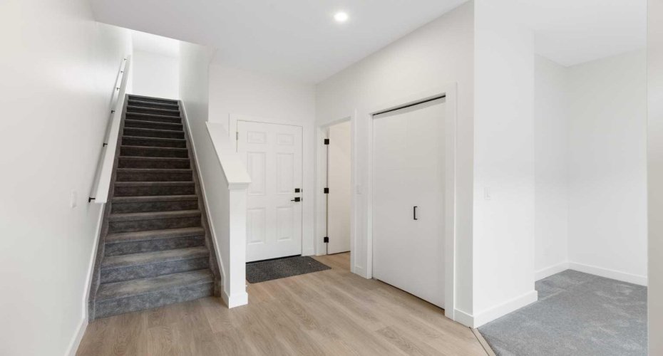 2231 81st Street, Calgary, Alberta T3H 6M4, 3 Bedrooms Bedrooms, ,3 BathroomsBathrooms,Residential,For Sale,81st,A2293829