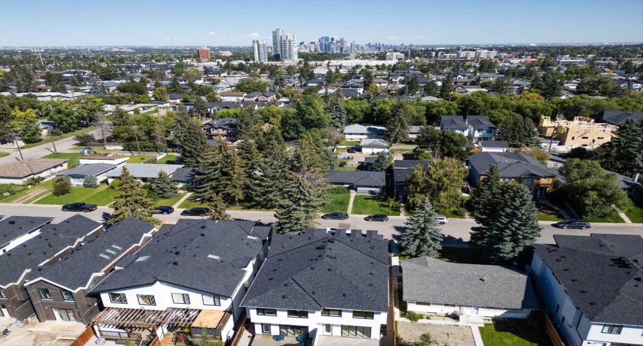 1425 44 Street, Calgary, Alberta T3C2A7, 5 Bedrooms Bedrooms, ,4 BathroomsBathrooms,Residential,For Sale,44,A2291538