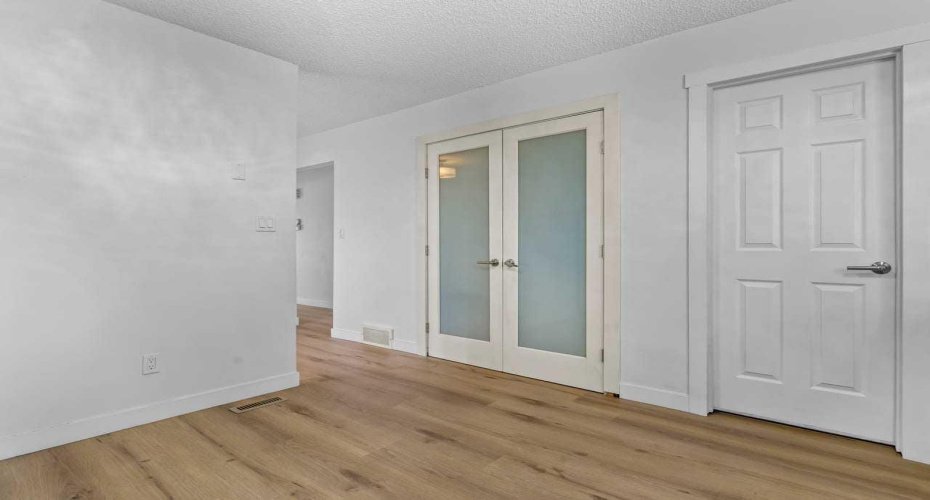 7006A Bowness Road, Calgary, Alberta T3B 0G4, 3 Bedrooms Bedrooms, ,2 BathroomsBathrooms,Residential,For Sale,Bowness,A2292682