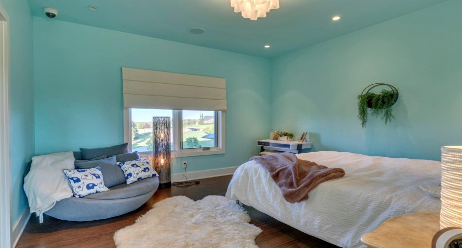 Fourth bedroom