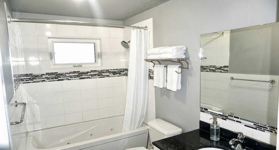 Upper Level 3 piece Washroom