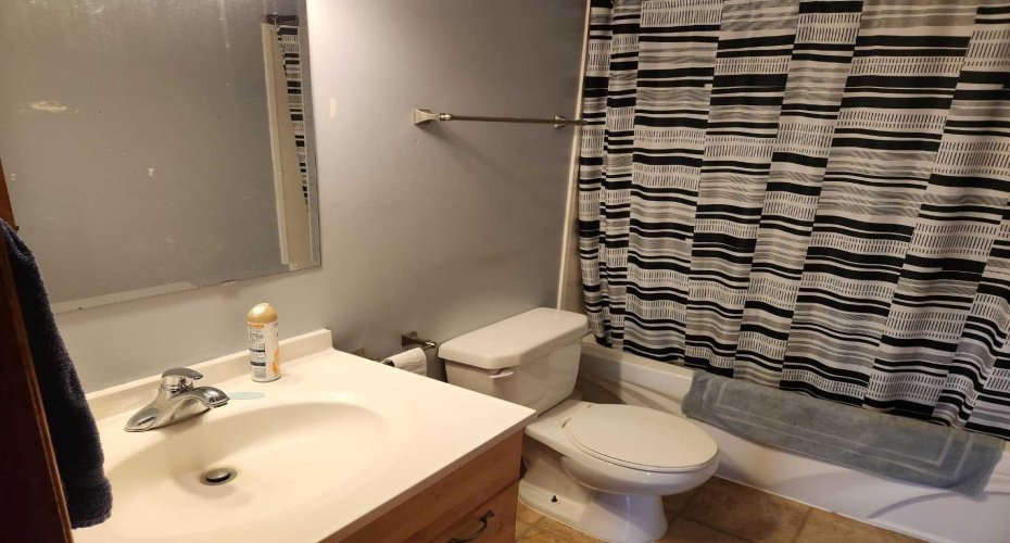 4-Piece Main Bathroom