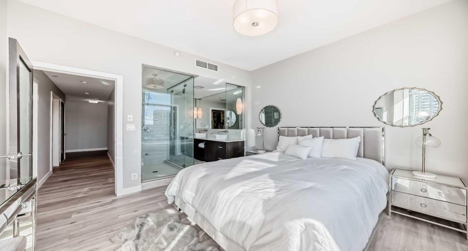 530 12 Avenue, Calgary, Alberta T2R 0B1, 2 Bedrooms Bedrooms, ,2 BathroomsBathrooms,Residential,For Sale,12,A2288929