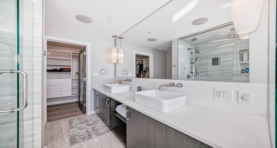 530 12 Avenue, Calgary, Alberta T2R 0B1, 2 Bedrooms Bedrooms, ,2 BathroomsBathrooms,Residential,For Sale,12,A2288929